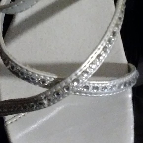 GLITZY WILD🌹👠 - Picture 2 of 6